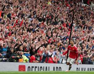 Murtough a United szurkolóit élteti