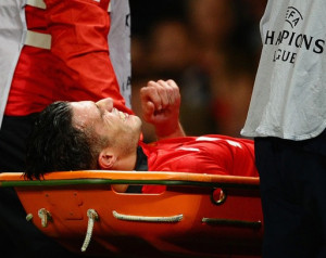 Van Persie hazájában kezelteti magát