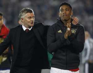 Martial Mourinhot és Solsjaert kritizálja