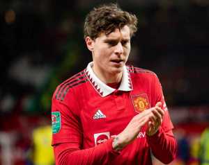 Lindelöf új pozícióban szerepelt edzésen