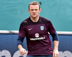 Rooney játszani fog Ecuador ellen
