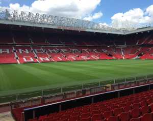 A Glazer család hatása a Manchester United sikerére és ellentmondásaira