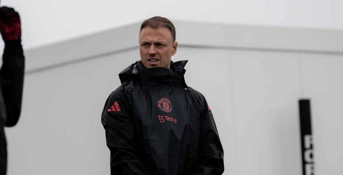 Evans is segíti Fletcher munkáját