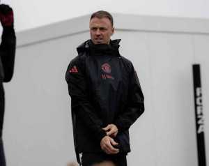 Evans is segíti Fletcher munkáját