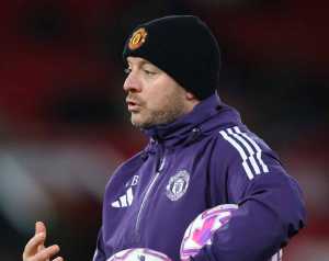 Carrick bemutatta a szakmai stábot