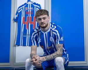 Hivatalos: Hugill Skóciába igazolt