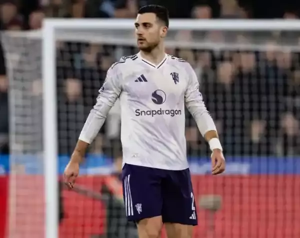 Így birkózik meg Dalot a kritikával