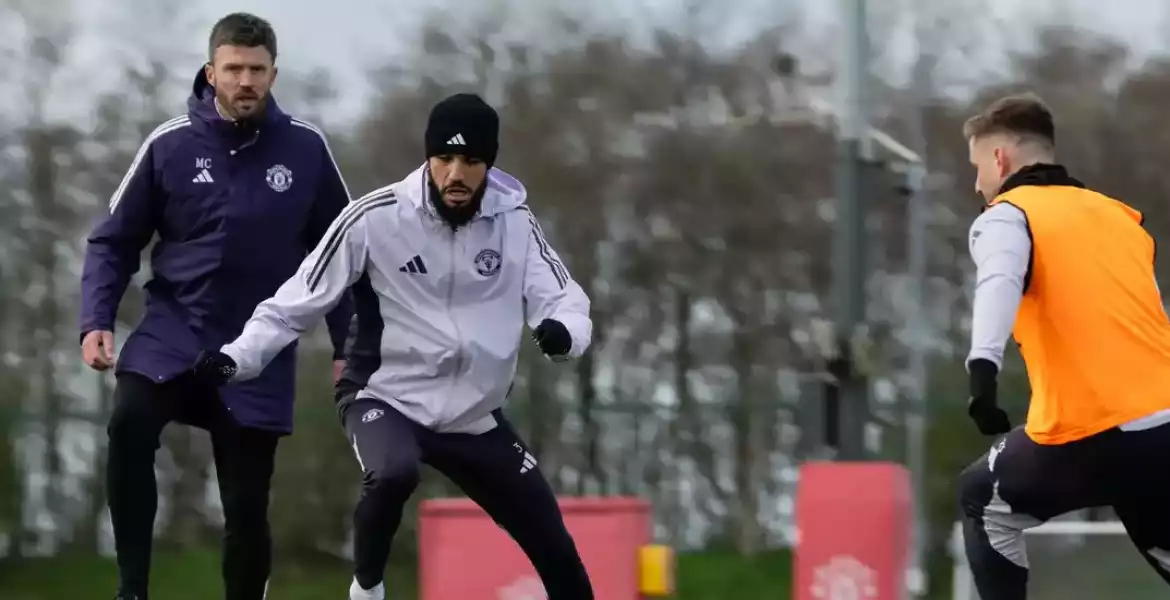 Mazraoui edzett a Villa meccs előtt