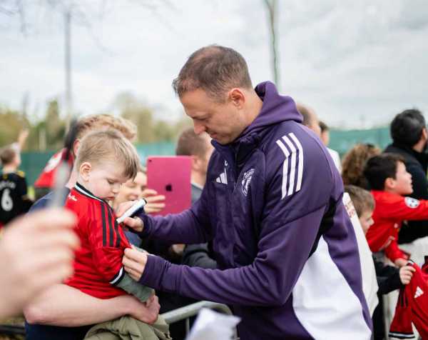 Hogyan szokta meg Evans az edzői életet?