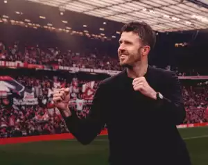 Hivatalos: Carrick a United kinevezett vezetőedzőjeként folytatja