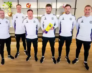 Hivatalos: Carrick edzői stábja is marad