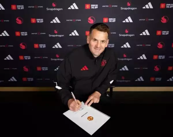 Hivatalos: Heaton új szerződést írt alá