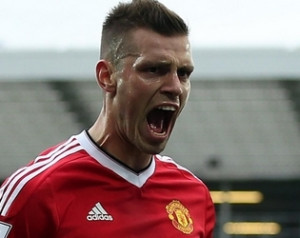 Schneiderlin önbizalommal telve