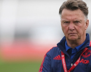 Van Gaal szélsõ védõt venne