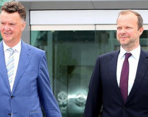 HIVATALOS:  Van Gaal hosszabbított