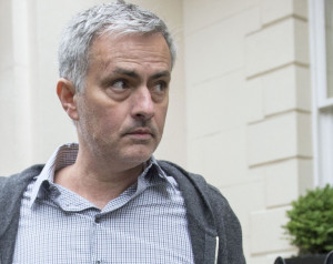 Mourinho péntekig aláír