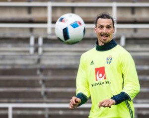 Ibrahimovic élvezi a találgatásokat