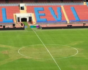 Gondok az Ullevi Stadium gyepével