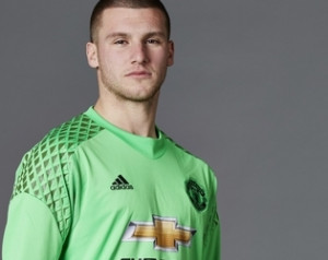 Johnstone hosszabbított