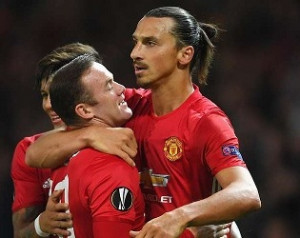 Zlatan üzent Rooney kritikusainak