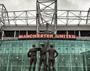 Szurkolók az Old Trafford bõvítését akarják