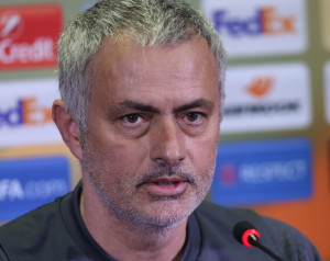 Mourinho tanácstalan csapata összeállítását illetõen