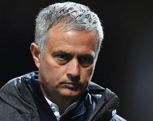 Mourinho óvatos védõpárosát kritizálja