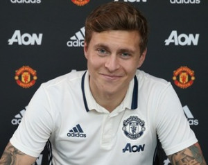 Hivatalos: Lindelöf aláírt