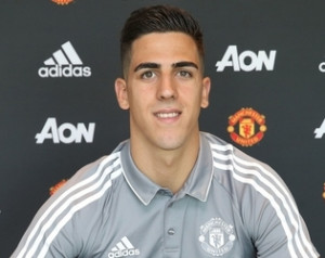 Joel Pereira hosszabbított