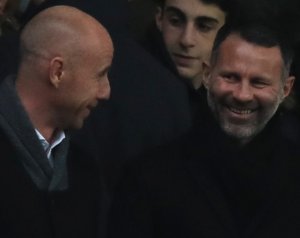 Giggs a tartalékoknak segít