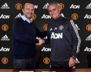 Mourinho hosszabbított
