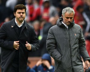 Pochettino kitart Mourinho mellett