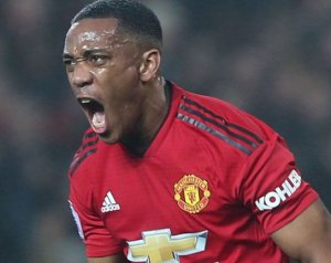 Martial öt éves szerződést írhat alá