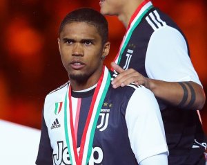 Douglas Costát is belevonná a Pogba-üzletbe a Juve?