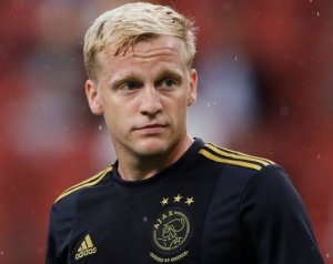 Figyelemmel követi Van de Beek helyzetét a United