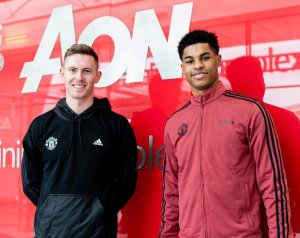 Amiért Rashford debütálásakor Hendersonnal ünnepelt