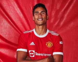 Varane debütálhat az Old Traffordon